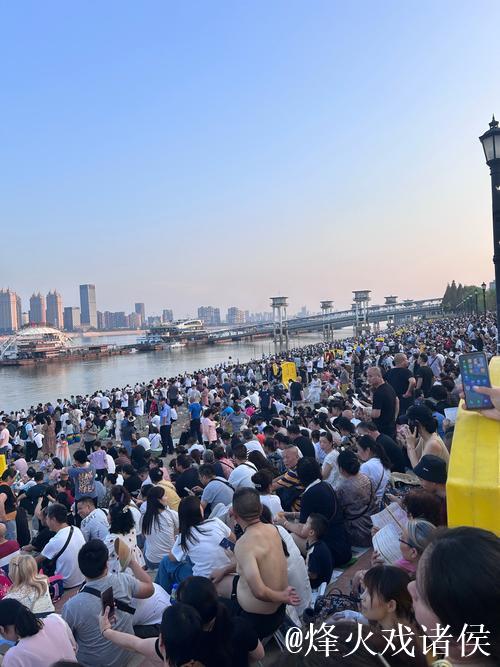 大潮奔涌 青春激荡 大潮奔涌 青春激荡