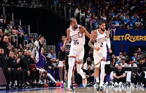 疯狂打铁！加兰底角三分还是不进，上半场三分9中0一个不进