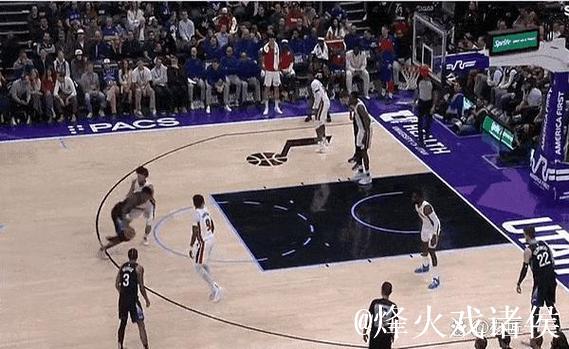 奥萨尔全场9投5中,得到12分6篮板1助攻2抢断2封盖 奥萨尔全场9投5中,得到12分6篮板1助攻2抢断2封盖